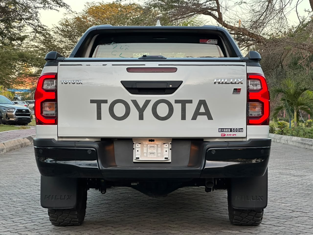 TOYOTA HILUX DOUBLE CABIN GR SPORT EDITION thumbnail 6